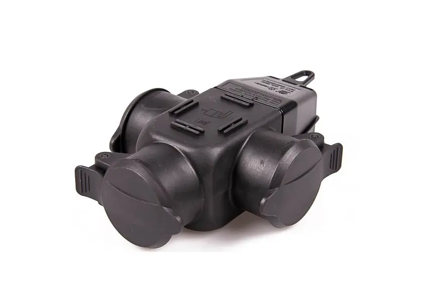 Jatkopistorasia 3-osainen IP44